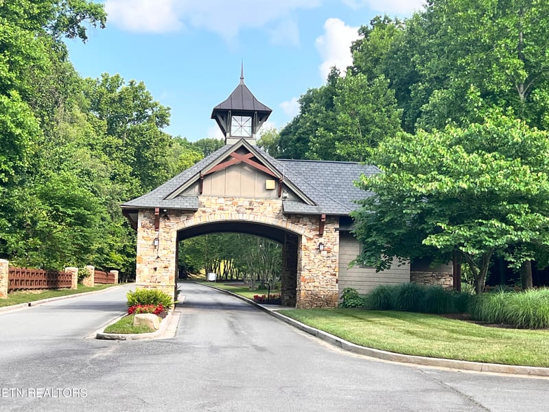 160 Flip Flop Way, Loudon, TN 37774