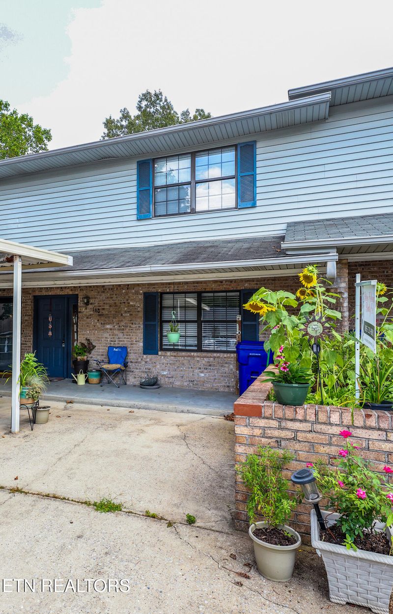 160 High Point Ln, Oak Ridge, TN 37830