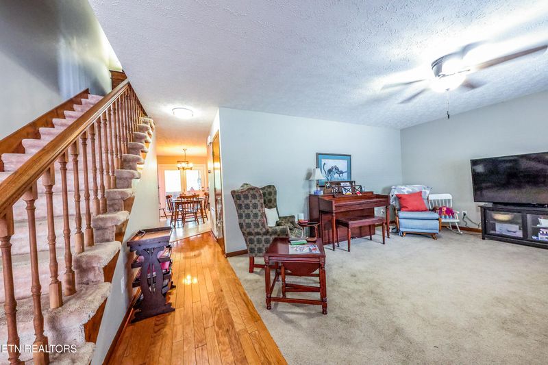 160 High Point Ln, Oak Ridge, TN 37830