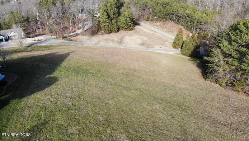 160 Pointe Summit Dr, Greenback, TN 37742