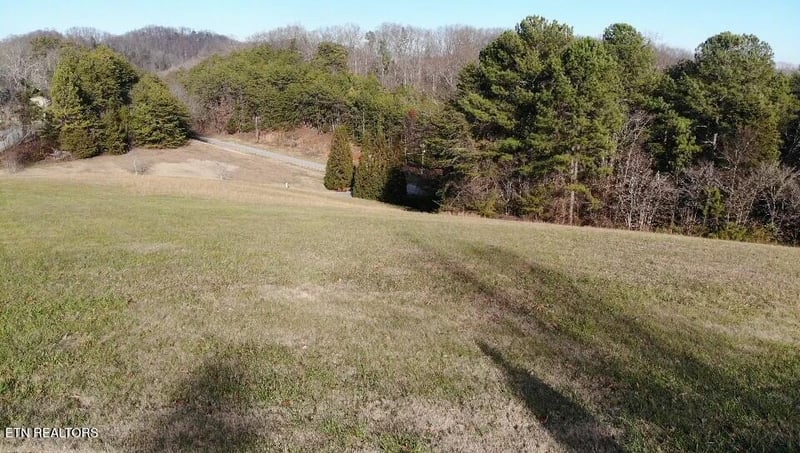 160 Pointe Summit Dr, Greenback, TN 37742