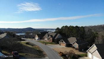160 Pointe Summit Dr, Greenback, TN 37742
