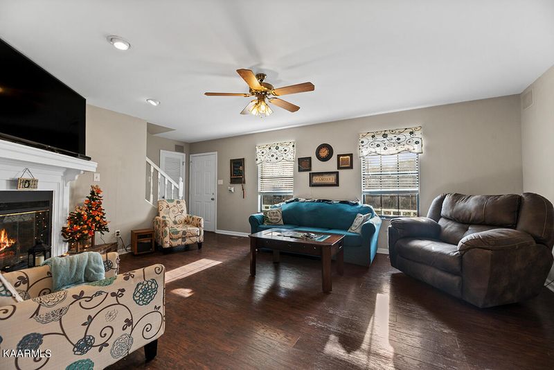 160 Redbud Ct, Lenoir City, TN 37771