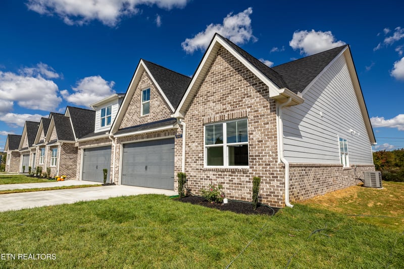 160 River Park Ln, Sweetwater, TN 37874