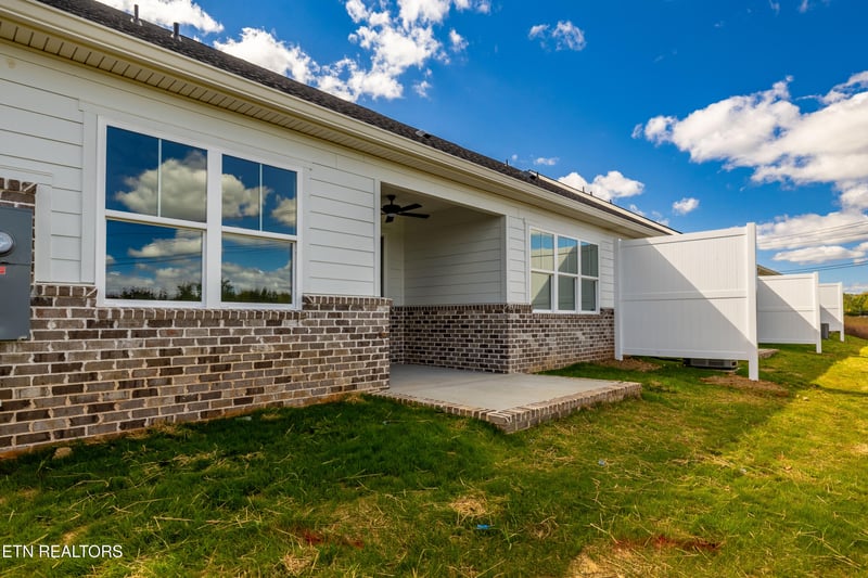 160 River Park Ln, Sweetwater, TN 37874