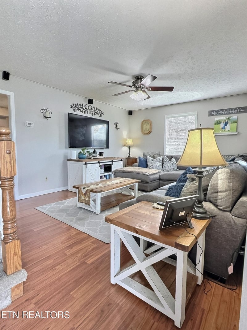 160 Stones Ln, Jacksboro, TN 37757