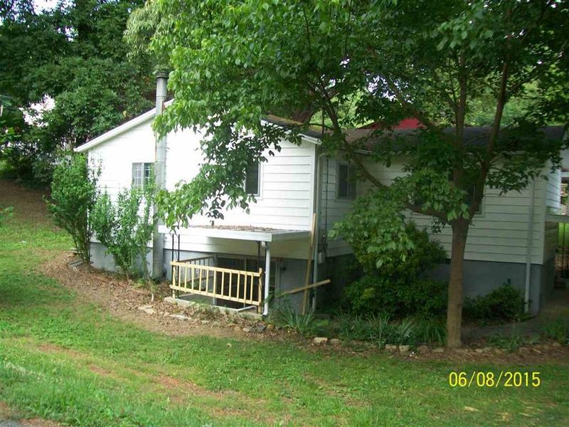 1600 Hutsell Dr, Athens, TN 37303