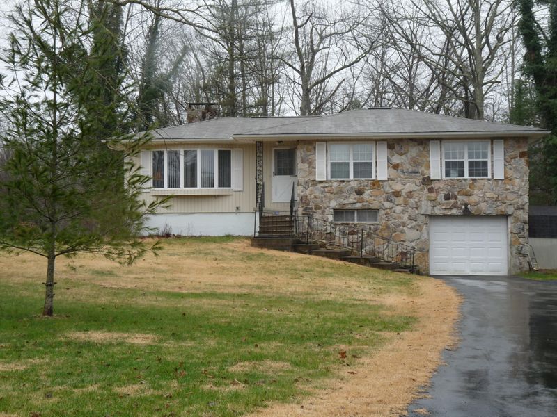 1601 E Cherokee Rd, Crossville, TN 38572