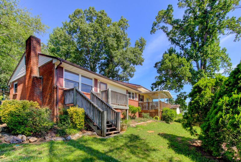1601 Paris Rd, Knoxville, TN 37912