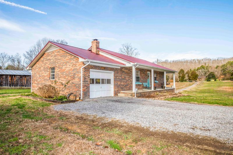1601 Price Rd, Lenoir City, TN 37771