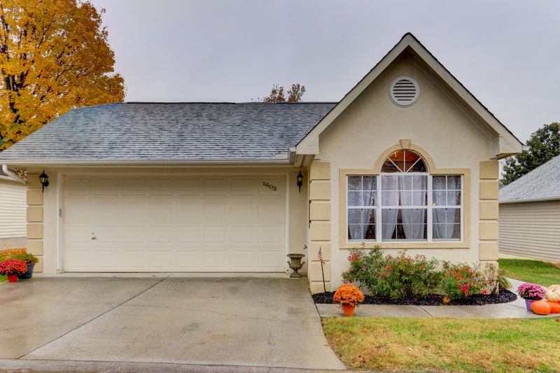 1602 Chenoweth Cir, Knoxville, TN 37909