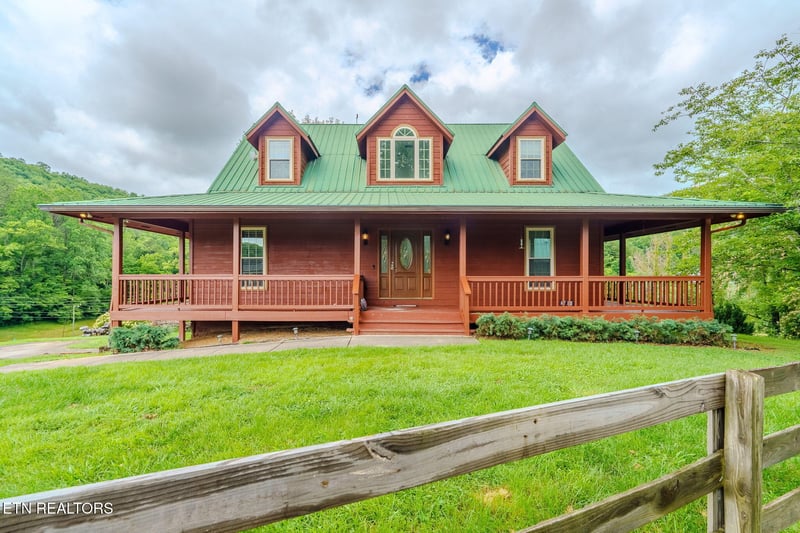1602 Cove Crest Dr, Sevierville, TN 37862