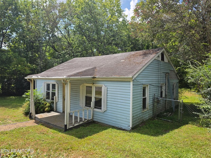 1602 N Jackson St, Athens, TN 37303