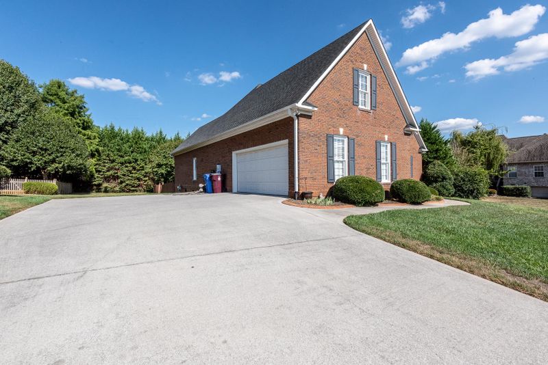 1602 Pinnacle Point Dr, Alcoa, TN 37701