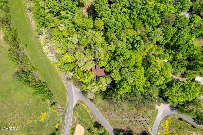 1603 Lakeside Dr, Sevierville, TN 37862