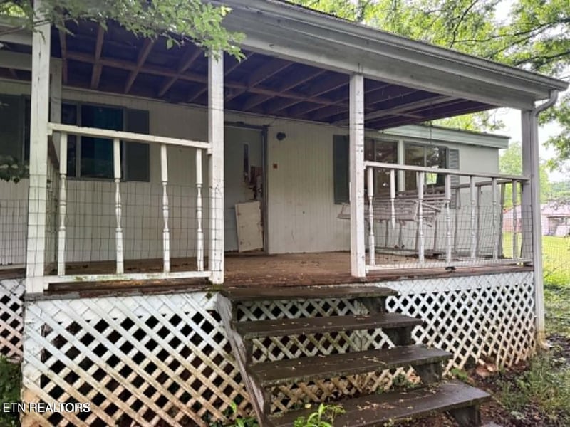 1604 Lamar St, Athens, TN 37303