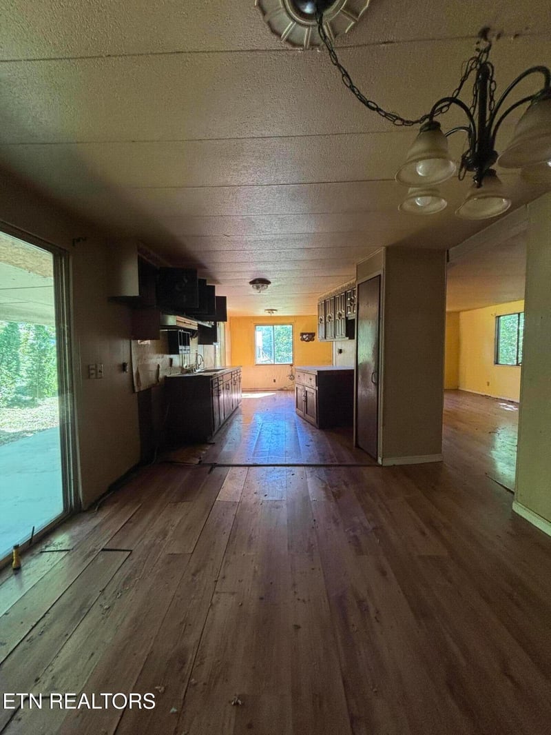 1604 Lamar St, Athens, TN 37303