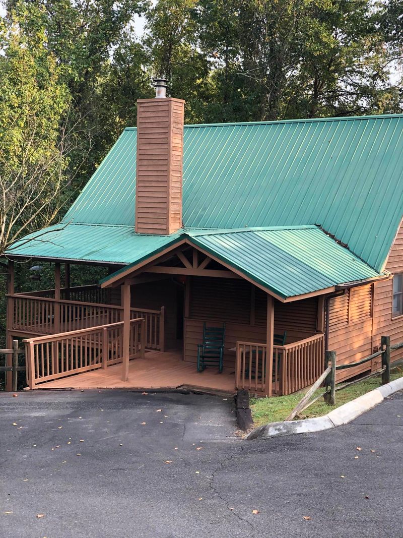 1604 Tirres Hill, Sevierville, TN 37862