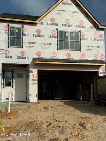 1605 Bennett Village Dr, Maryville, TN 37804