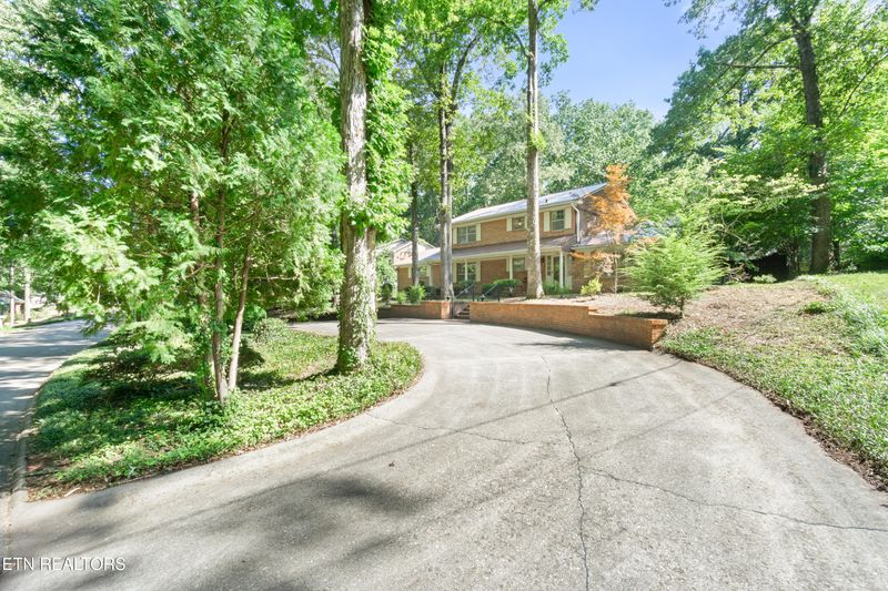 1605 Brentwood Dr, Athens, TN 37303
