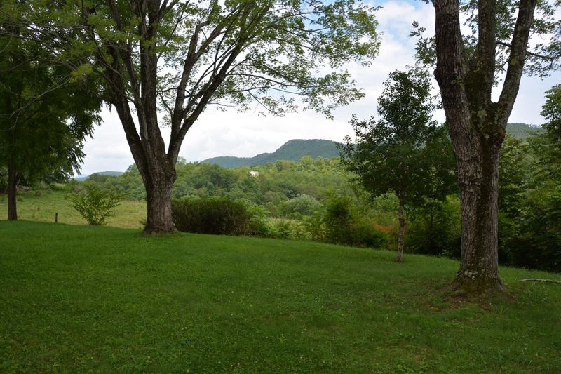 1605 Mccarter Hollow Rd, Sevierville, TN 37862