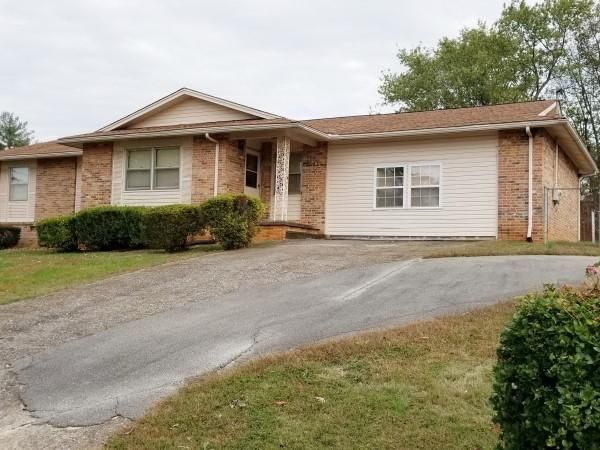 1605 Oak St, Loudon, TN 37774