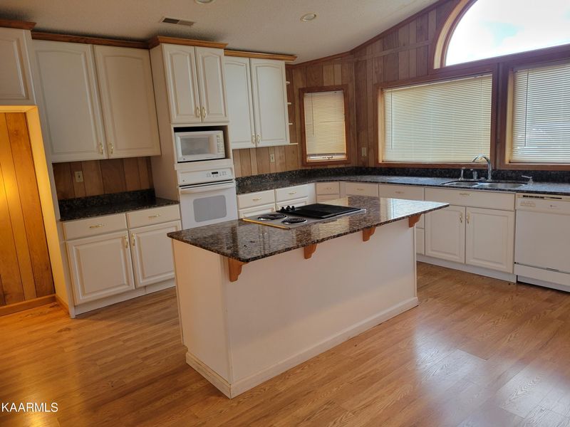 1605 Rivergate Ridge Ct, Sevierville, TN 37876