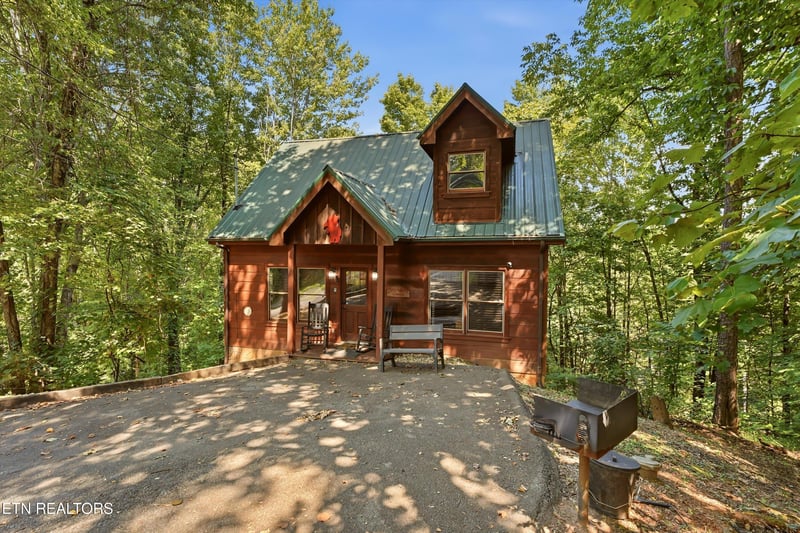 1605 Silver Poplar Ln, Sevierville, TN 37876