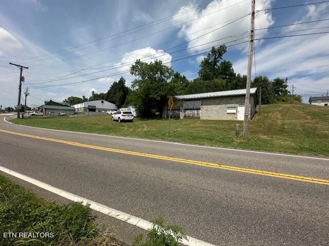 1607 W Emory Rd, Powell, TN 37849