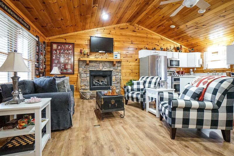 1609 Cove Crest Dr, Sevierville, TN 37862