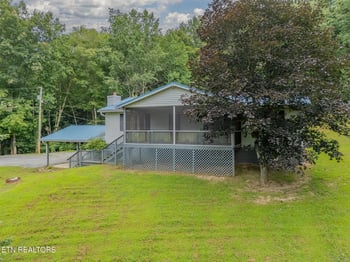 161 Adcock Hollow Rd, Harriman, TN 37748