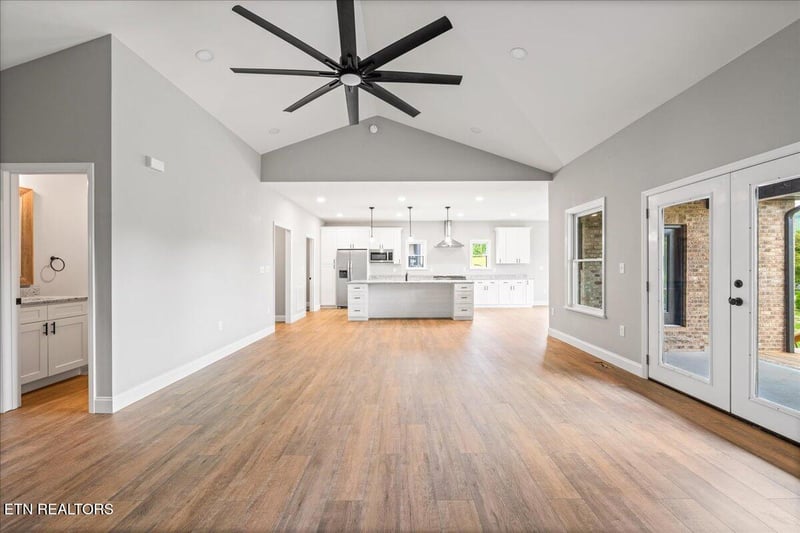 161 Grandview Ln, Jacksboro, TN 37757