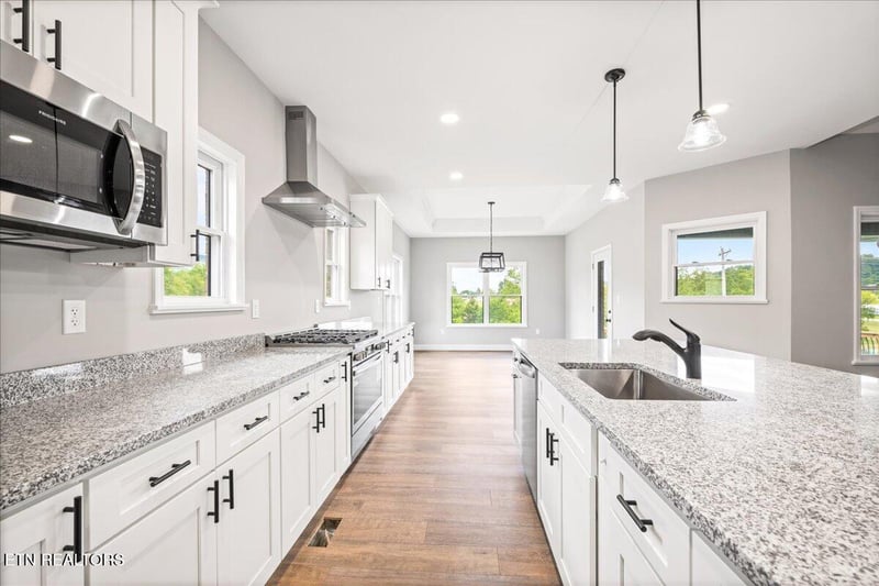 161 Grandview Ln, Jacksboro, TN 37757