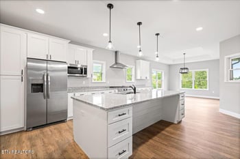 161 Grandview Ln, Jacksboro, TN 37757