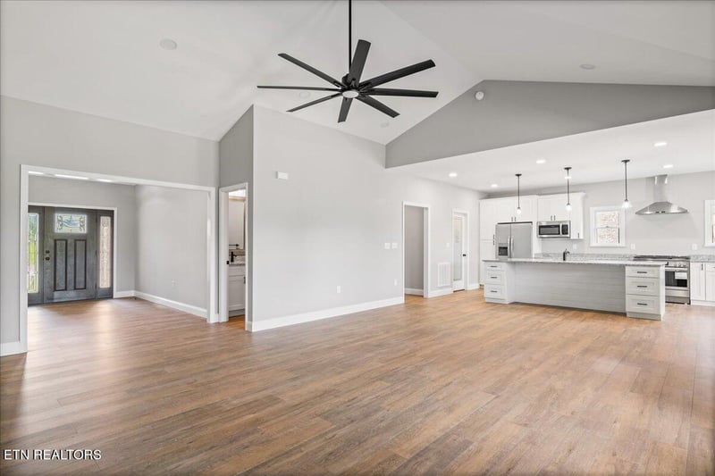 161 Grandview Ln, Jacksboro, TN 37757