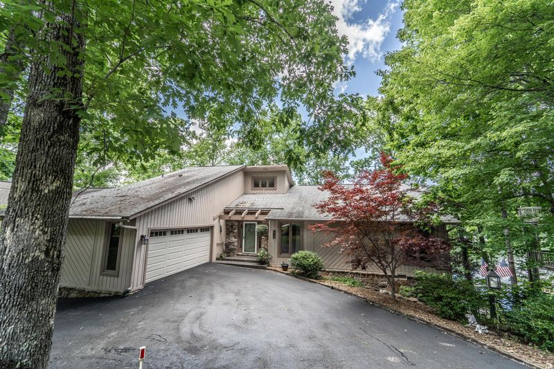 161 Meadowview Dr, Crossville, TN 38558