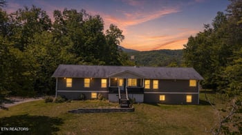 161 Mountain View Dr, Rocky Top, TN 37769