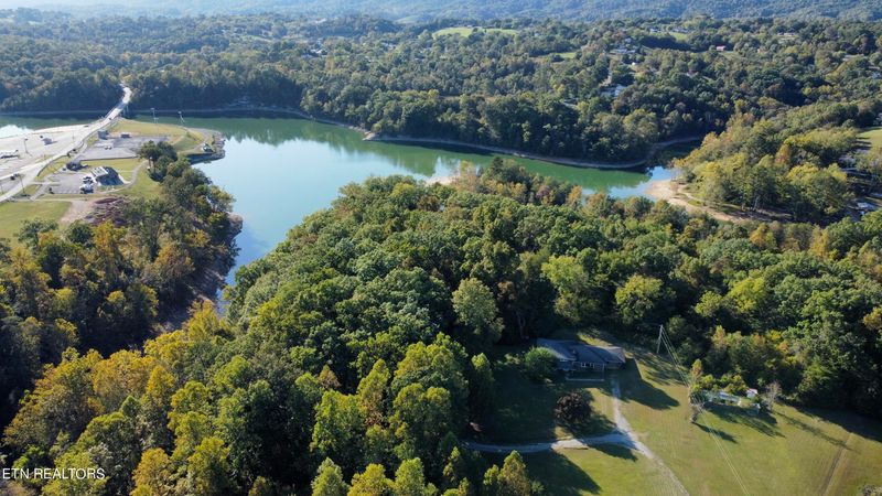161 Oak Run Ln, Lafollette, TN 37766