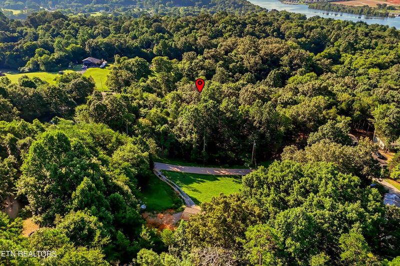 161 Pinecrest Dr, Loudon, TN 37774