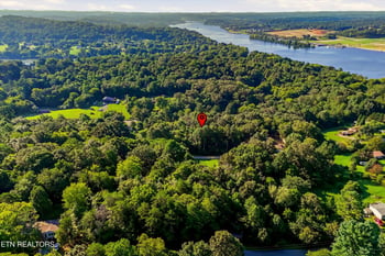 161 Pinecrest Dr, Loudon, TN 37774