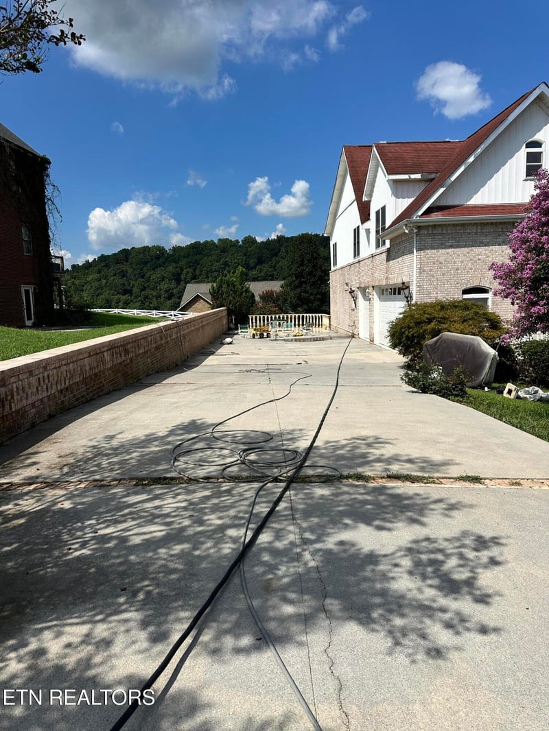 1610 Spear Point Ln, Sevierville, TN 37876