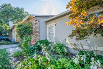 1610 Stone Hedge Dr, Knoxville, TN 37909
