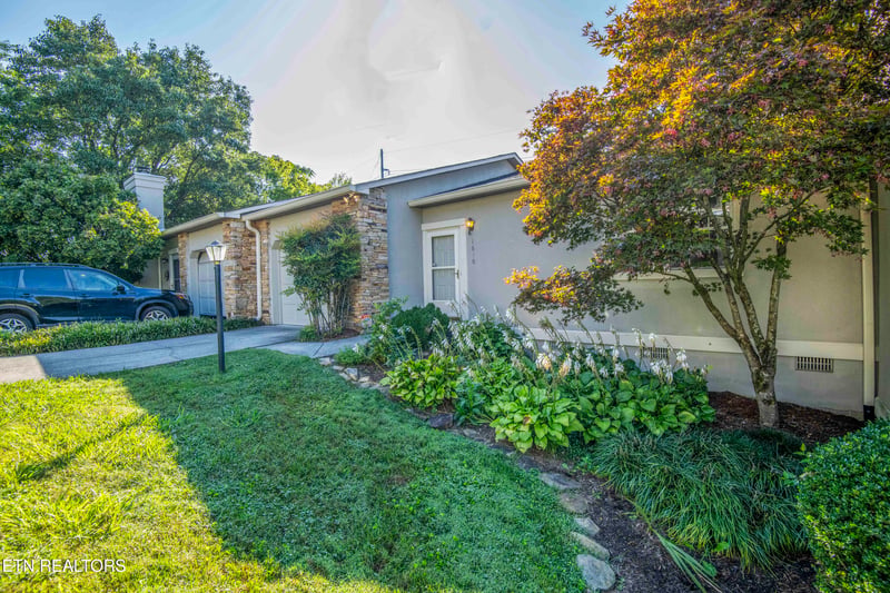 1610 Stone Hedge Dr, Knoxville, TN 37909