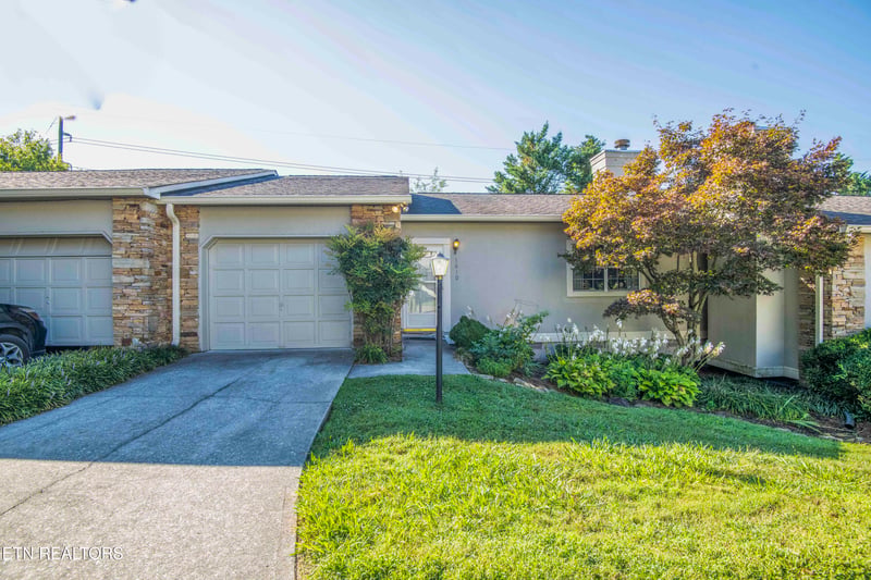 1610 Stone Hedge Dr, Knoxville, TN 37909