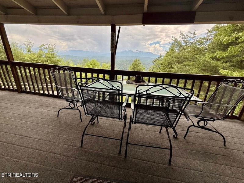 1611 Bear Claw Way, Sevierville, TN 37876