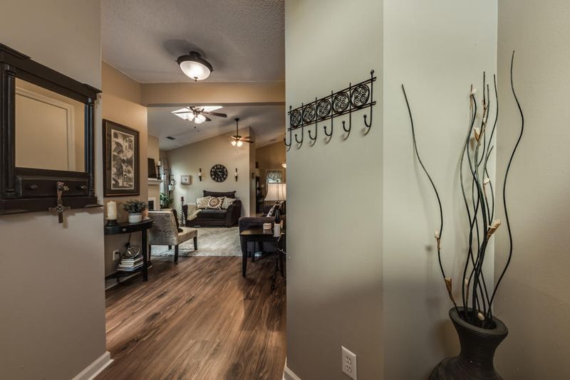 1611 Chenoweth Cir, Knoxville, TN 37909