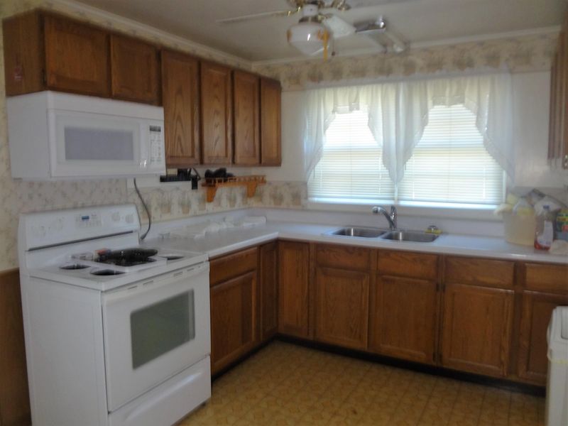1611 Smith School Rd, Strawberry Plains, TN 37871