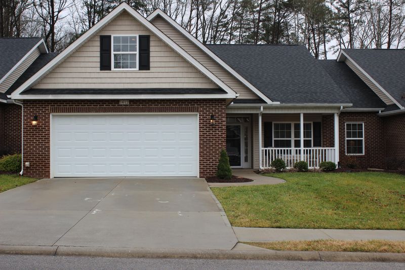 1612 Autumn Path Ln, Knoxville, TN 37918