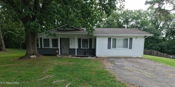 1612 Bradshaw Garden Rd, Knoxville, TN 37912