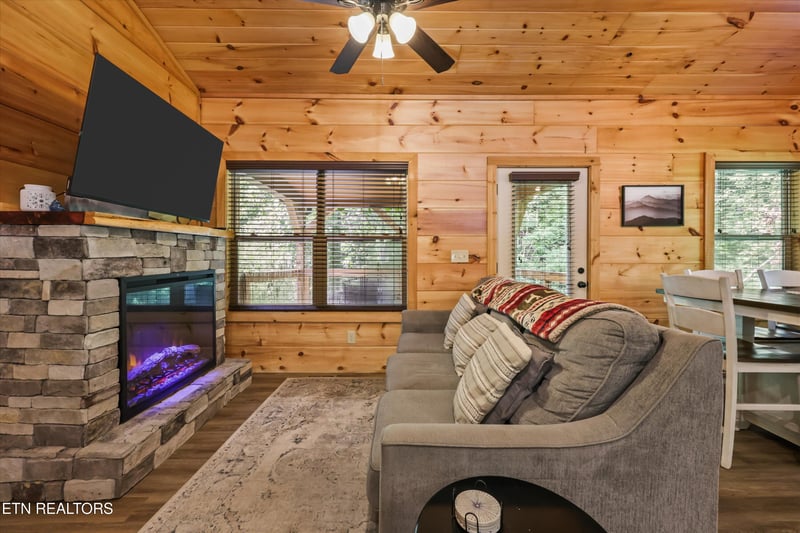 1613 Bluff Ridge Rd, Sevierville, TN 37876
